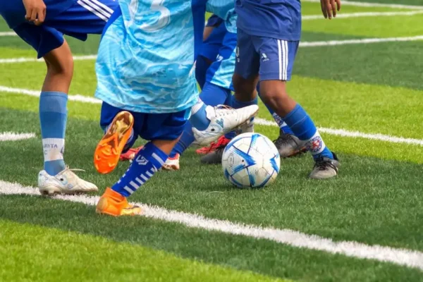 Młodzi piłkarze z Wzgórza Raciążek zdobywają doświadczenie na Summer Cup
