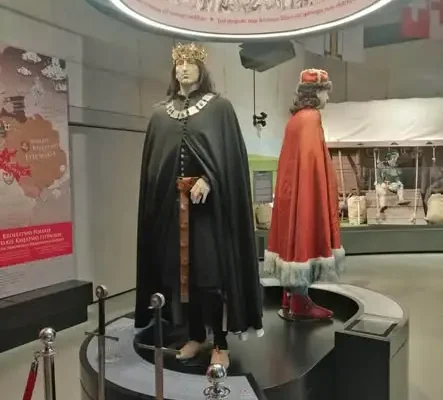 Uczniowie ze Szkoły Podstawowej w Zakrzewie odkrywali historię na polach Grunwaldu