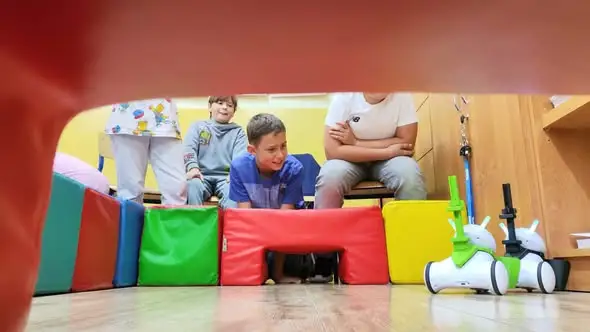 Uczniowie ze Szkoły Podstawowej w Badkowie stawiają pierwsze kroki w świecie AI i robotyki