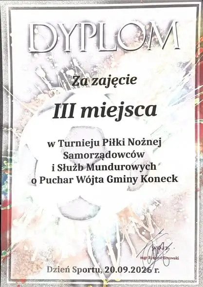 Piłkarze z Gminy Zakrzewo na podium turnieju w Konecku