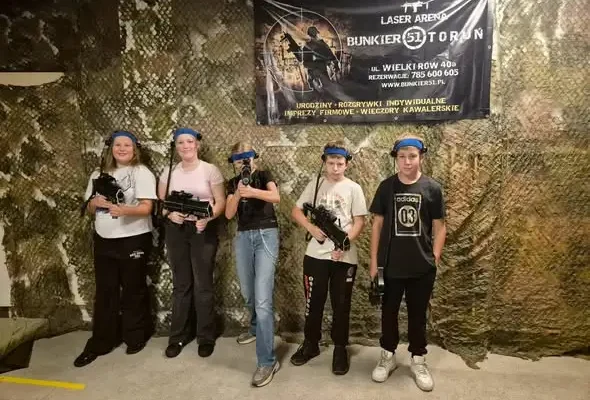Uczniowie klas VII i VIII z Brudnowa na wycieczce w Toruniu