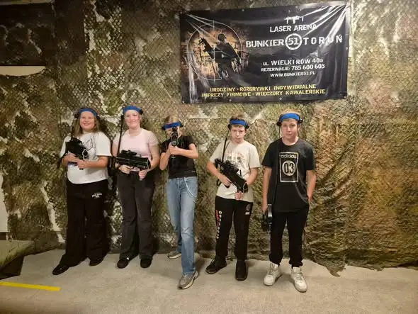 Uczniowie klas VII i VIII z Brudnowa na wycieczce w Toruniu