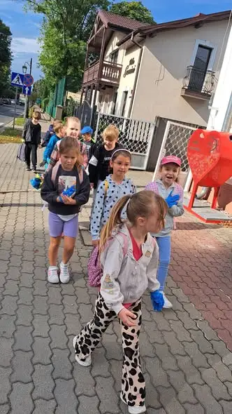 Uczniowie klas I–III z Ciechocinka posprzątali Park Zdrojowy