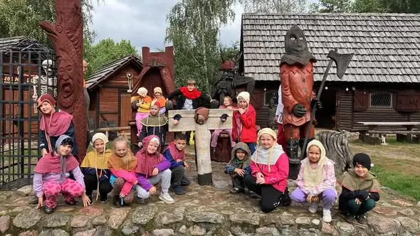 Drugoklasiści z Ciechocinka odkrywali życie w dawnych czasach w Grodzie Foluszek