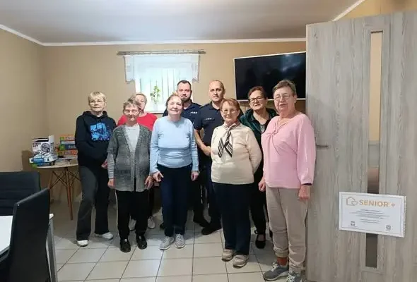 Policjanci z Ciechocinka ostrzegali seniorów z Nieszawy przed oszustwami