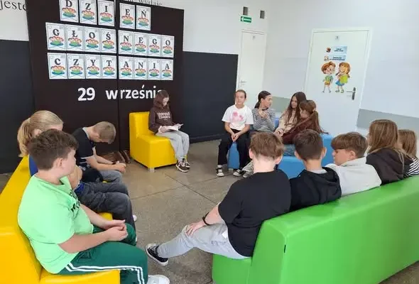 Ogólnopolski Dzień Głośnego Czytania w szkole w Zakrzewie