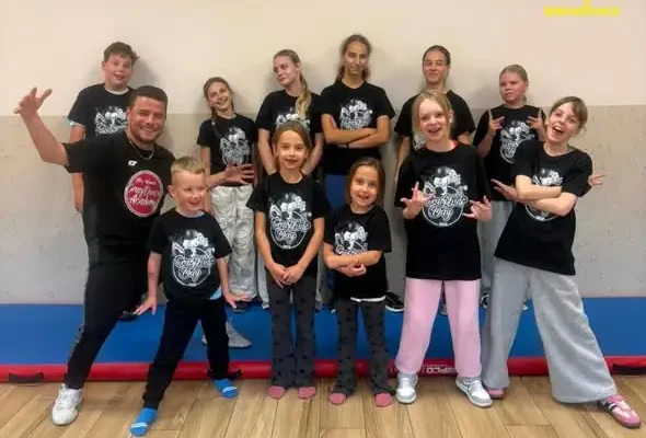 Breakdance i akrobatyka w MCK – energia, figury i mistrzowski prowadzący