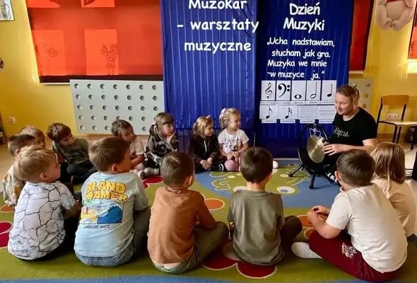 Muzyczna przygoda w przedszkolu – zajęcia z Muzokar