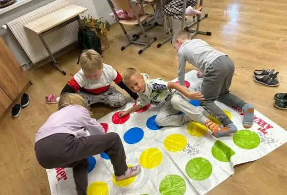 Dzień Gier Planszowych w klasach 1-3 w ZSP w Nieszawie