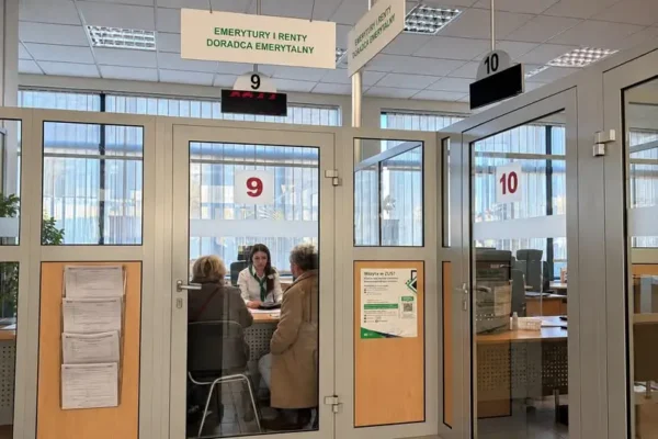 ZUS radzi: przed złożeniem wniosku o emeryturę skonsultuj się z doradcą