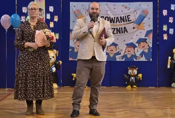 Pasowanie na ucznia i Dzień Edukacji Narodowej w szkole – wyjątkowa uroczystość