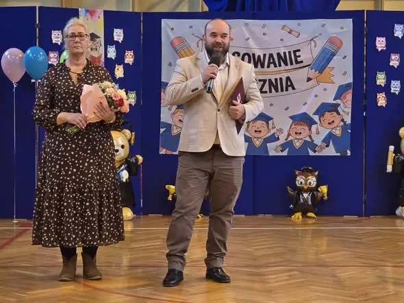 Pasowanie na ucznia i Dzień Edukacji Narodowej w szkole – wyjątkowa uroczystość
