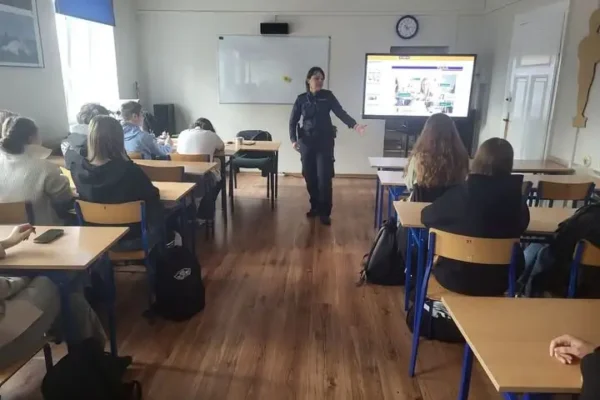 Policja w Ciechocinku uczy licealistów, jak nie hejtować w sieci