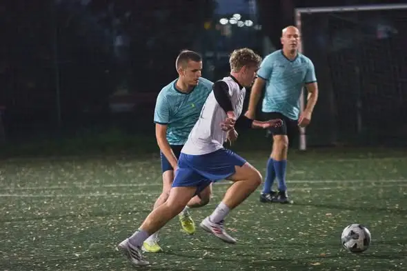Wataha Dekam remisuje 4:4 z FC Decoverde – szalony mecz w Lidze Toruńskiej
