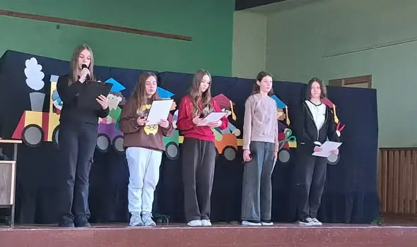 Dzień Papieski w Szkole Podstawowej nr 1 w Ciechocinku – apel pełen refleksji