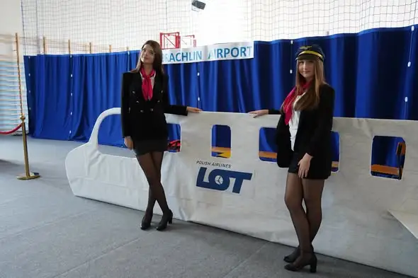 Zbrachlin Airport – szkolna hala zamieniła się w lotnisko