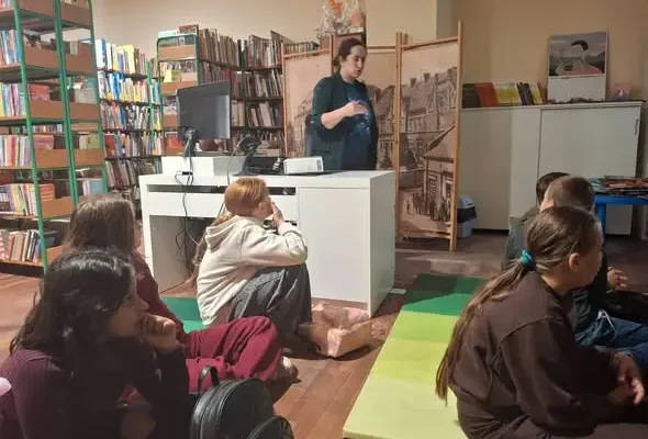 Czwartoklasiści z Aleksandrowa Kujawskiego odkrywali bibliotekę