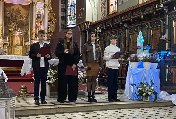 Uczniowie z Raciążka uczcili Dzień Papieski montażem słowno-muzycznym
