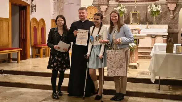 Sukces uczniów z Zakrzewa na III Międzyszkolnym Konkursie Wokalnym „Maryjne Melodie”