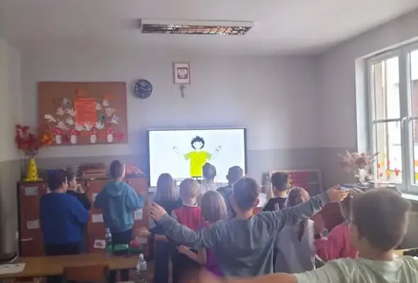 Młodzi uczniowie poznawali zasady bezpieczeństwa w sieci podczas lekcji online
